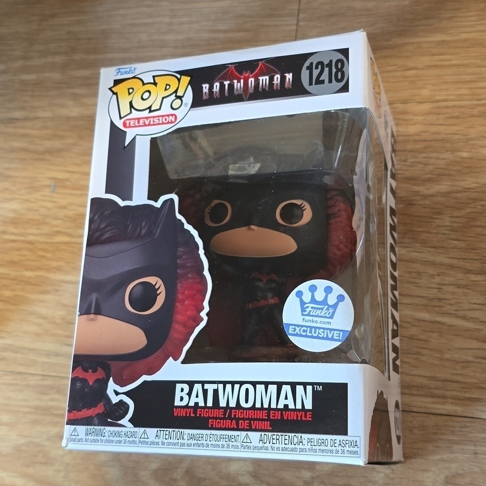 Funko POP! Television - DC Super Heroes Funko Shop Exclusive #1218 Batwoman - Picture 7 of 9